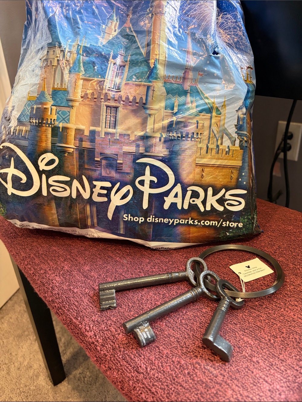 Disney Parks Pirates of the Caribbean Keys NWT!